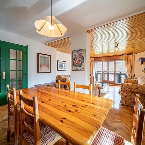 Apartamento Duplex en Vielha, hotel in Casau
