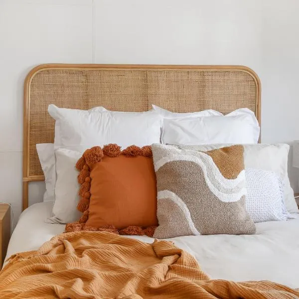 Fairways 18 - cottage in the centre of town, hotel in Batemans Bay