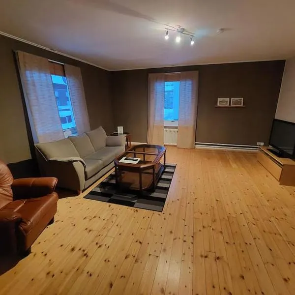 Spacious three-room apartment with balcony, hotel v destinaci Luleå