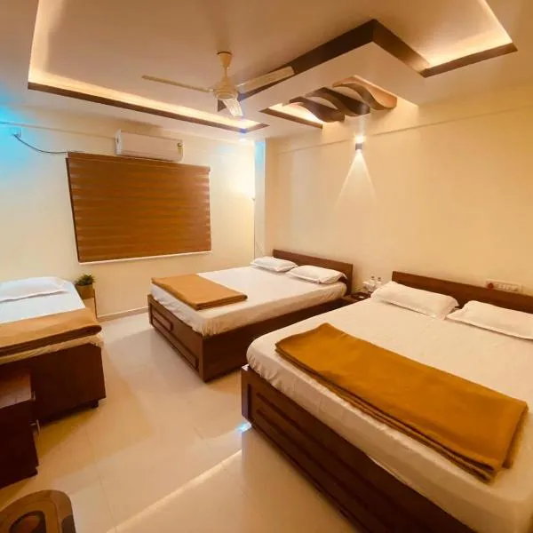 AL-MANAL 305 Premium Room 5 beds, hotel v destinaci Bhatkal