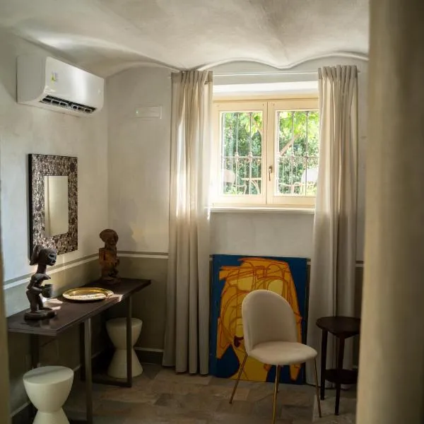 3 Bedrooms Old Town Secret Gem with Private Garden, hotel in Saluzzo