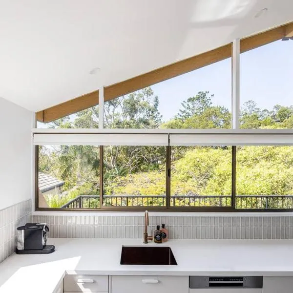 Otto Descola - Views, walk to Hastings St & beach, hotell i Noosa Heads