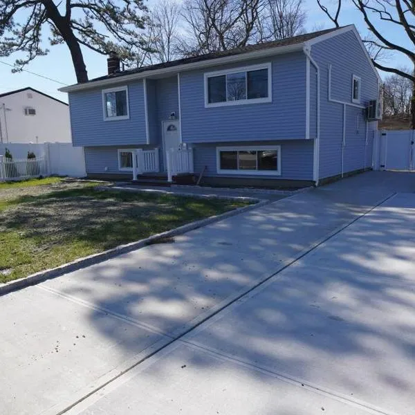Brand new 3 bedroom apt close to all, hotel v destinaci West Babylon