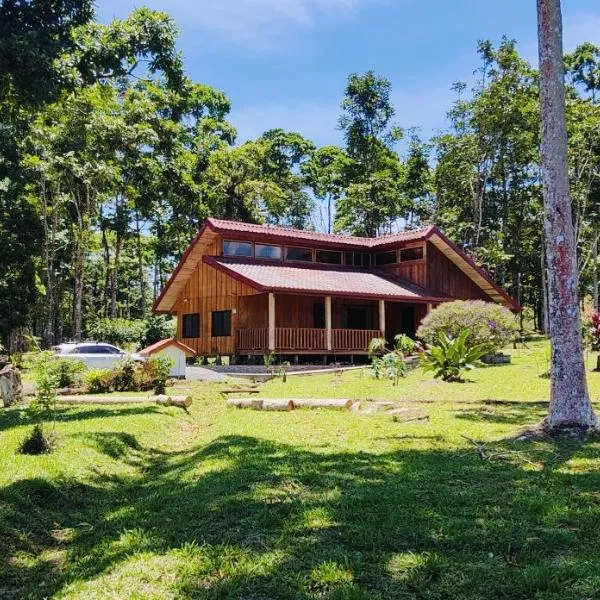 Casa Arthémis - Guapiles, hotel v destinaci Guápiles