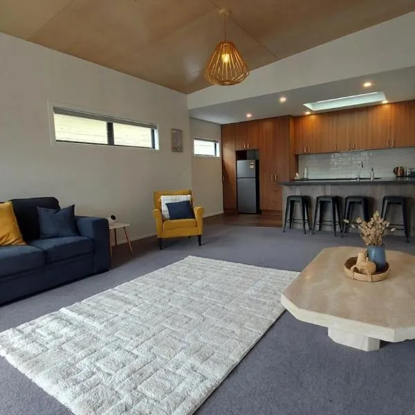 Sleek Suite By The Sand 2-bedroom, hotel v destinaci Dunedin