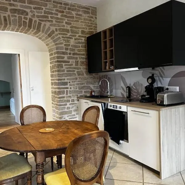 Charmante maisonnette avec vue sur le Clos Vougeot, hotel in Vougeot