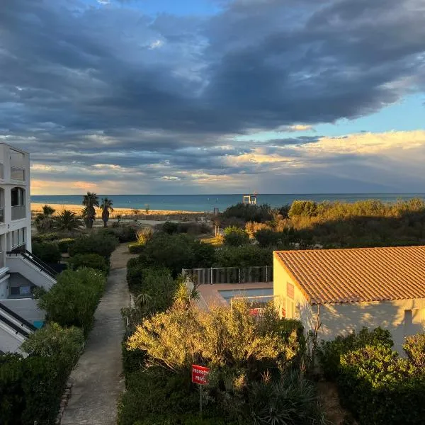 Le Panorama du Tropique Saint Cyprien - Saint-Cyprien-Plage - Perpignan 66 Vue mer - Front de mer – hotel w mieście Saint-Cyprien