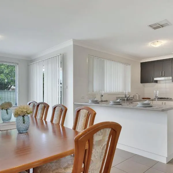 Cozy Dubbo retreat - close to the zoo, hotel in Dubbo
