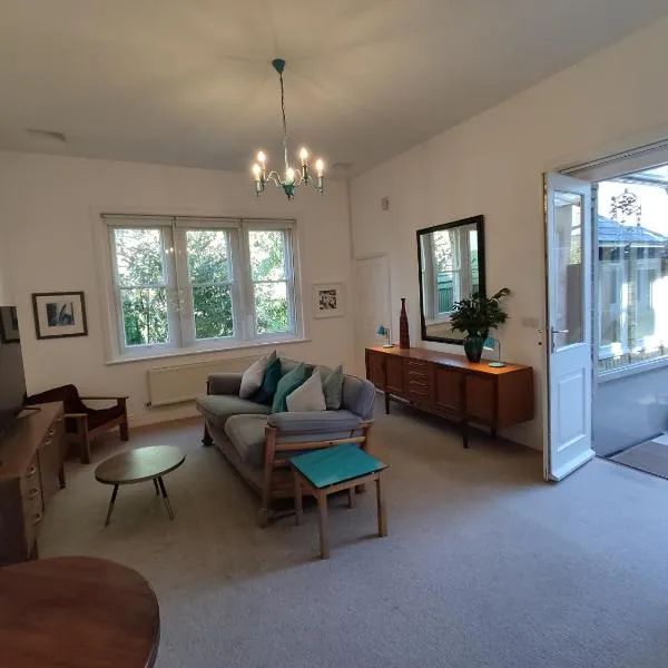Spacious 2 bedroom apartment, hotel in Taunton