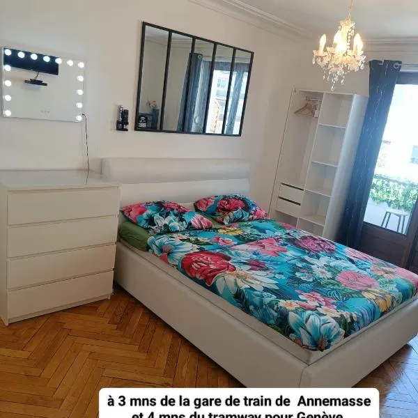 Chambre d'hôte avec salle de bain et balcon privé - 3 mins à pied de la gare - Génève accès direct, hotel in Annemasse