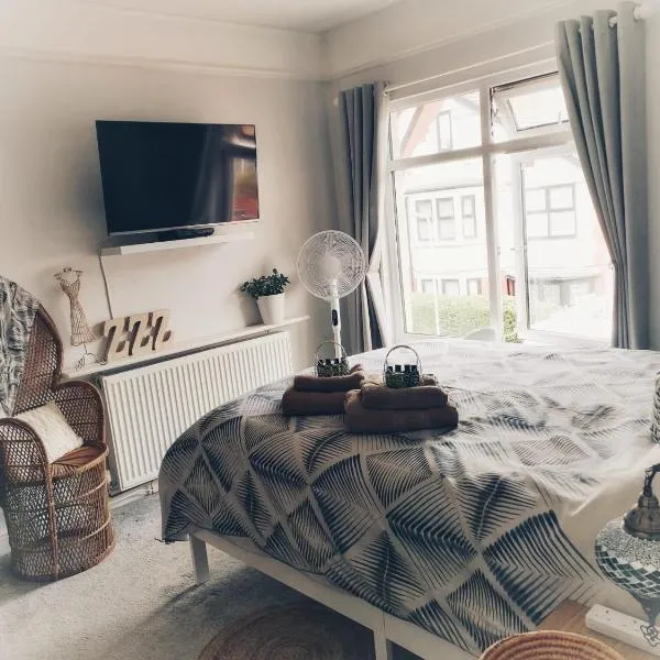 Aqua View, New Brighton Beach - 1 bedroom apartment #Liverpool #Beatles, hotel v destinaci New Brighton