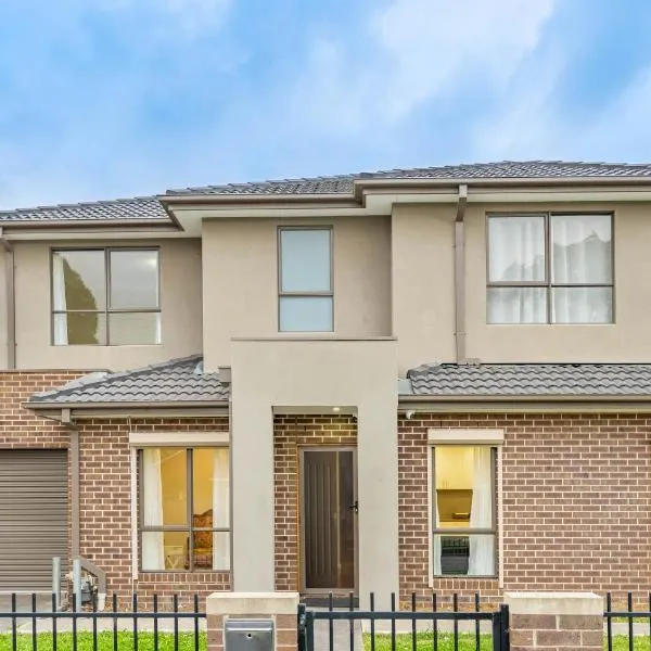 Hidden Gem - 3 bedroom townhouse in Heidelberg West, hotel in Melbourne