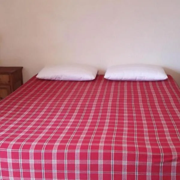 Mansarda le Chateau、アイマヴィルのホテル