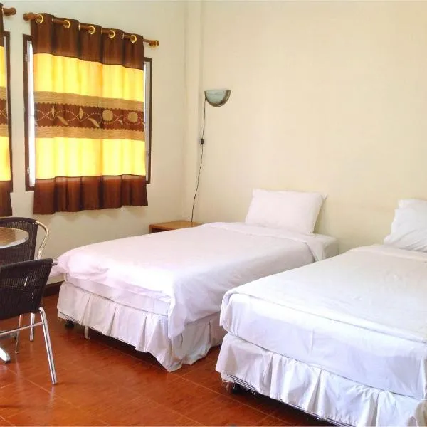 Sangthong Building, hotel v destinaci Mae Chaem
