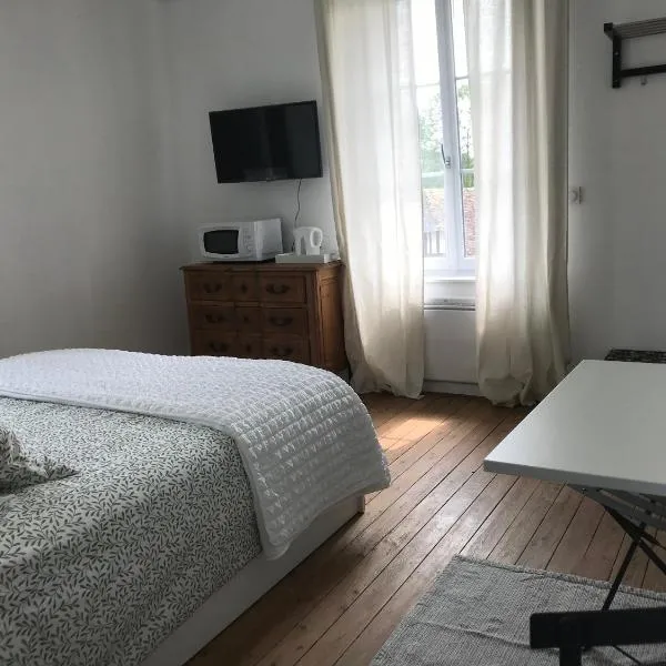 Chambre du Haras Cour Lozey, hotel v destinaci Sainte-Marguerite-des-Loges