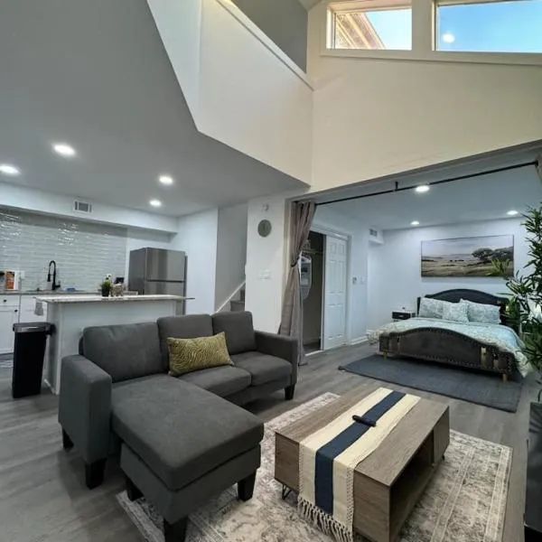 DT Dallas 2BD COZY ABODE 5 Min from Love Field, hotel v destinaci Dallas