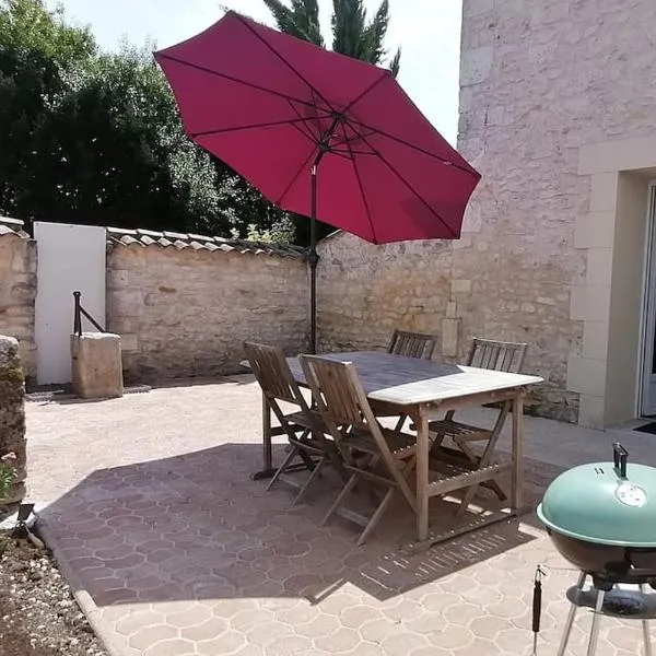 Les Roses Trémières – hotel w mieście Saujon