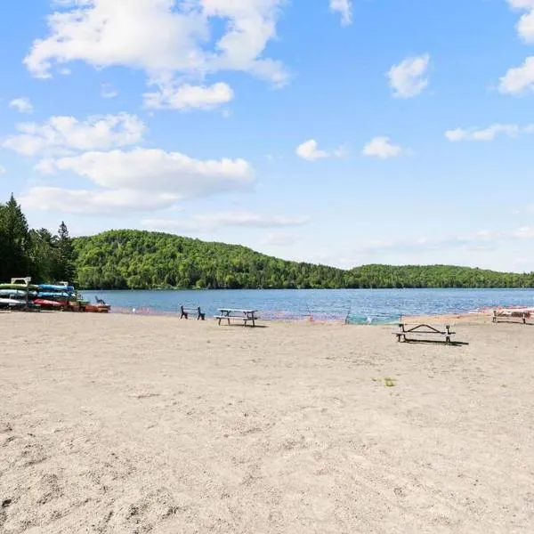 Chalet Mon Repos - Lac Sarrazin avec embarcations, hotel in Sainte-Lucie-de-Doncaster