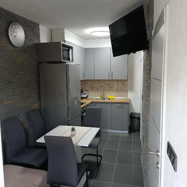 Apartman M&A, hotel di Zaton