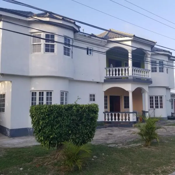 Veronica Villa 68: Lucea şehrinde bir otel