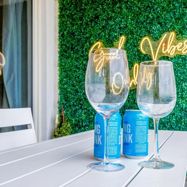 Direct Ocean ViewBeachfront Condo Pool & Balcony, hotel in Fort Lauderdale