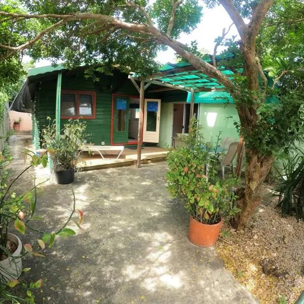 Island Relax Retreat, hotel in Willemstad