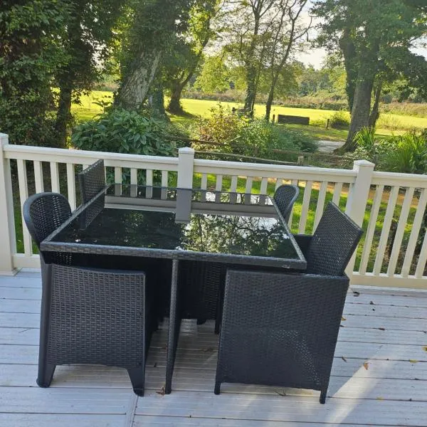 New Forest 2-Bed Premium Holiday Home, Hoburne Bashley Holiday Park,New Milton, Park Leisure Pass at an additonal cost, hotel v destinaci New Milton