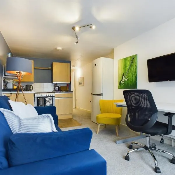 Lovely 1 bedroom apartment with parking, ξενοδοχείο σε Tilehurst