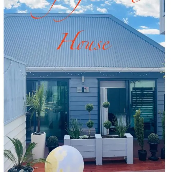 Delightful little house & Chateau Charme Suite, hotel en Auckland