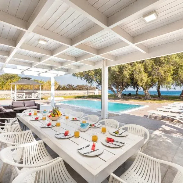 Kiotari Dream beachfront villa – hotel w mieście Jenadi