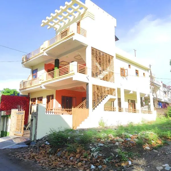 Doon Niwas Homestay Two- Bedroom 1st Floor- Mountain view, near main Picnic Spots, comfortable peaceful central Family-friendly, hotel in Dehradun