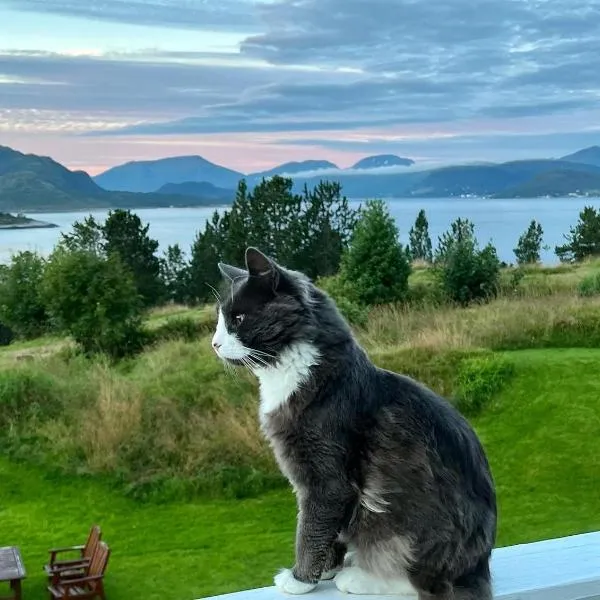 Wake up to a beautiful view and smell of the sea, hotel v destinaci Kristiansund