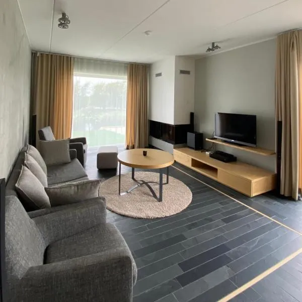 Marina seaview apartment, hotel in Kuressaare