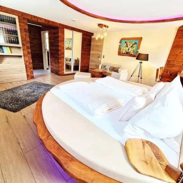 Luxus Romantik Apartment mit Whirlpool und Sauna, hotel v destinaci Ottenhöfen