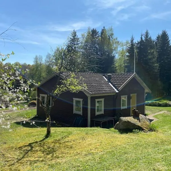 Upptäck skogens skatt i Hökensås!, hotel v destinaci Tidaholm
