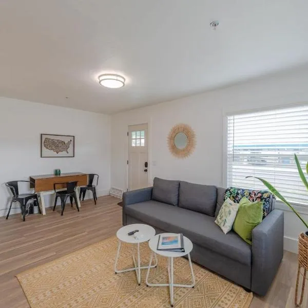 #StayInMyDistrict Cypress Cottage Coos Bay, hotel in Coos Bay