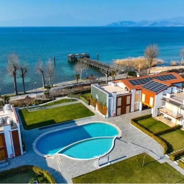 GardalandLuxuryApartment Pool & Free Parking, hotel in Ronchi