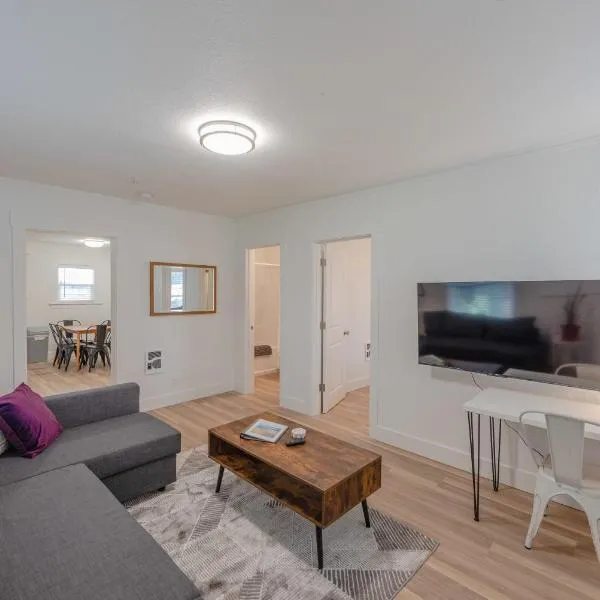 #StayInMyDistrict Coos Bay Primrose Cottage, מלון בקוס ביי