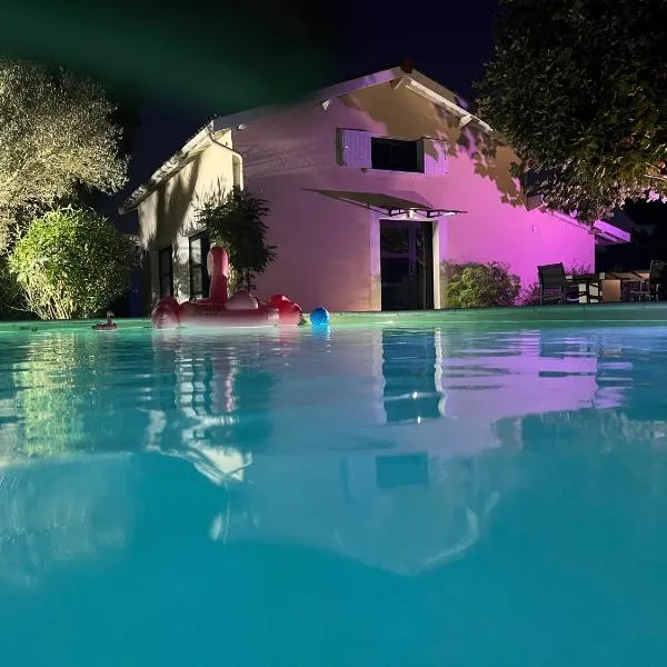 L Escale Girondine avec son spa, son sauna et sa piscine privative, hotel in La Lande-de-Fronsac