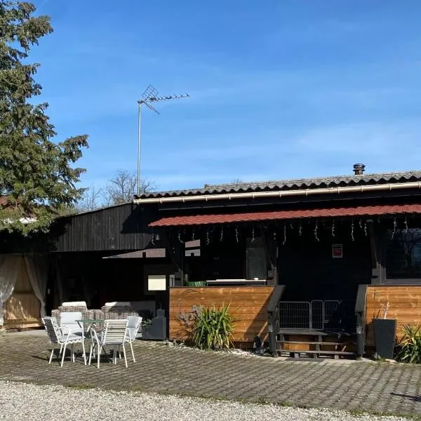 Le chalet de la prairie, hotel v destinaci Beaucroissant