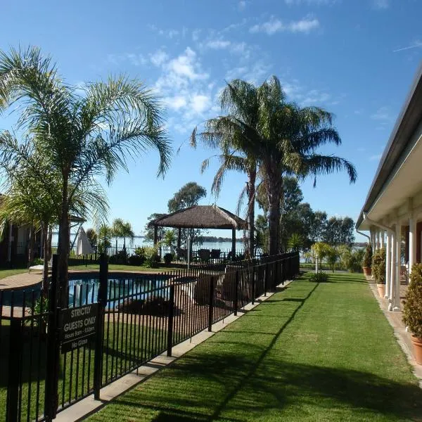 CAPRICORN MOTOR inn, hotel v destinaci Mulwala