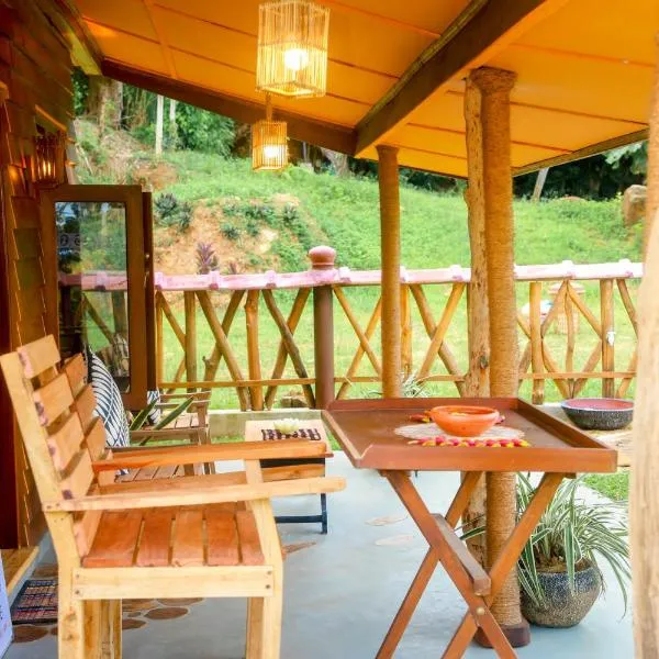 Blue Ocean Tree House Hiriketiya, hotel v destinaci Dikwella