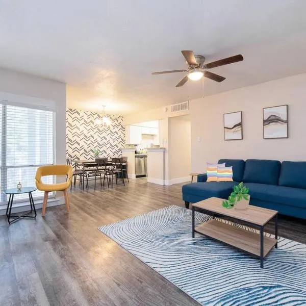 Walk to ATT-Free Parking-Min to attractions-Modern, hotel v destinaci Arlington