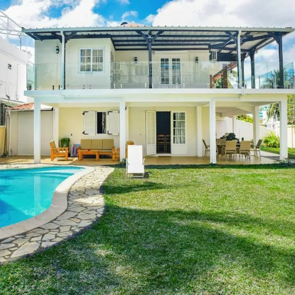 La Villa Côtière 2, hotel v destinaci Flic-en-Flac