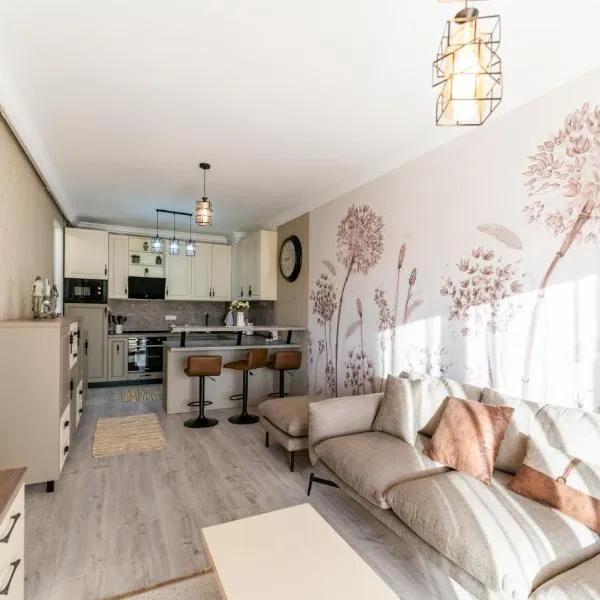 Luxury Cozy Apartments at Adora Park, hotel in Arad