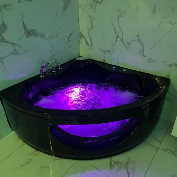 Suite baignoire balnéo st Charles, hotel in Marseille