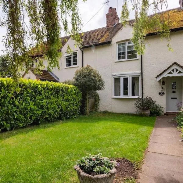 Charming country cottage in quiet rural setting, hotel v destinaci Pavenham