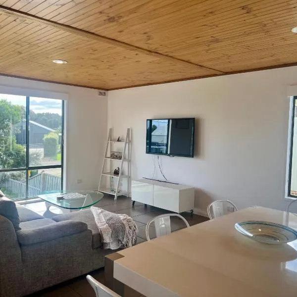 Golden 3 Bedroom Beach House, hotel v destinaci Sunset Strip
