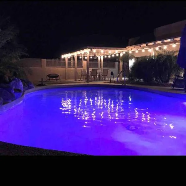 Spacious 3 BR with Pool Minutes Away from Lake, hotel in Lake Havasu City