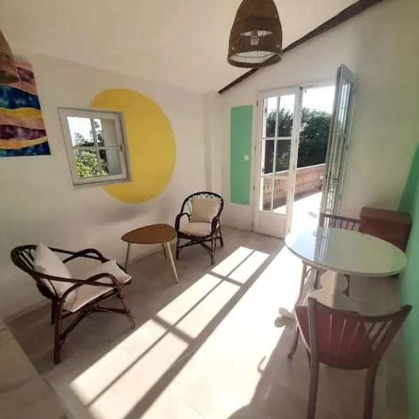 Maison d'artiste, hotel in Saint-Quentin-de-Baron